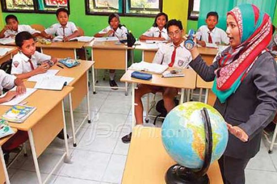 2019, Seluruh Sekolah di Indonesia Terapkan K-13 - JPNN.COM