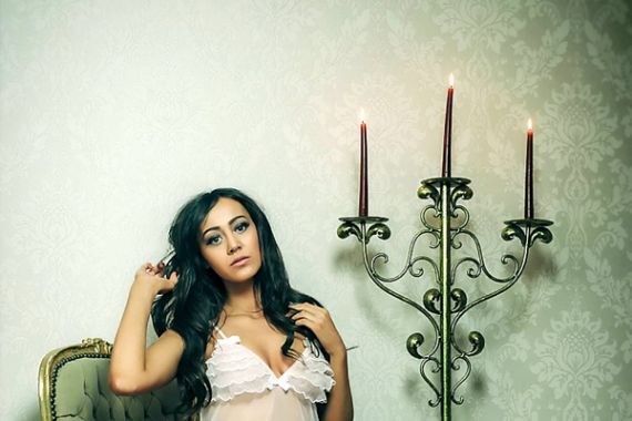 Bu Guru Cantik Dipecat Lantaran jadi Model Lingerie - JPNN.COM