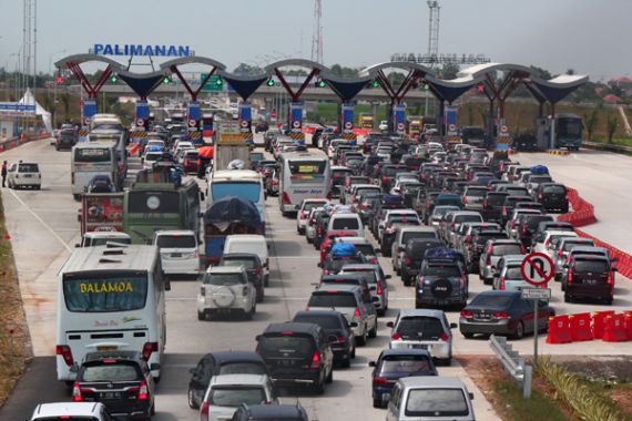 Puncak Arus Balik, 35 Ribu Kendaraan Bakal Melintas di Tol Cikopo - JPNN.COM