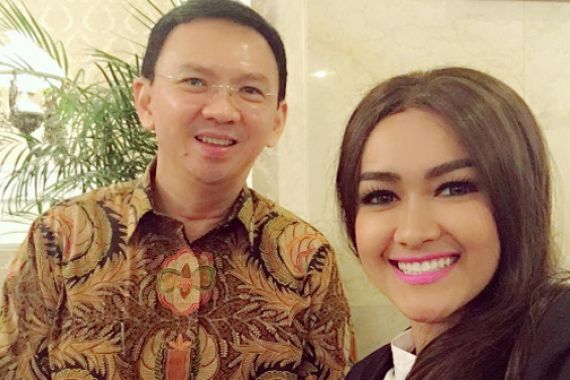 Lihat nih, Jupe Pinang Pak Ahok Pakai... - JPNN.COM