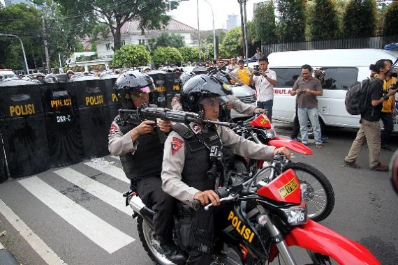 Polisi Kejar Penjahat di Tol, Berhenti di Rest Area, Terus... - JPNN.COM