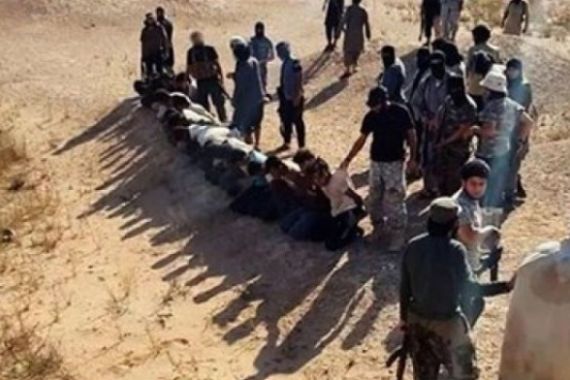 Sadis! ISIS Tembak 8 Pemuda Lalu Menyalibnya ke Tiang Listrik - JPNN.COM