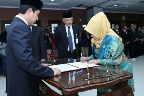 Guru Besar Ini Diangkat jadi Deputi Layanan Publik KemenPAN-RB - JPNN.COM