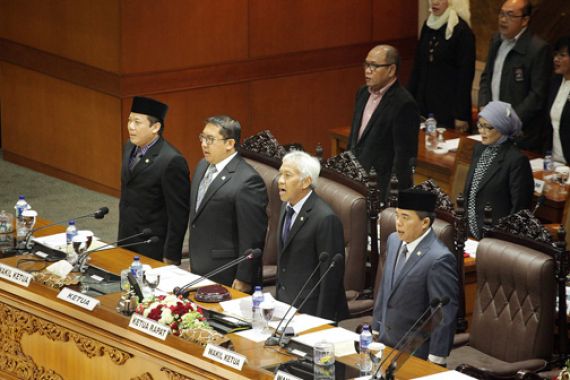 Fahri Hamzah Tak Hadiri Rapat Paripurna DPR, Ke Mana? - JPNN.COM