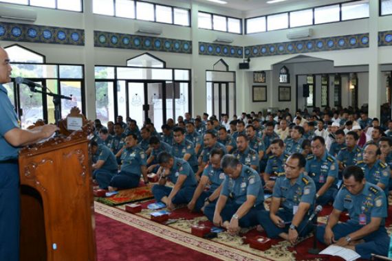 Ribuan Prajurit TNI AL Serentak Datangi Masjid, Gereja dan Pura - JPNN.COM