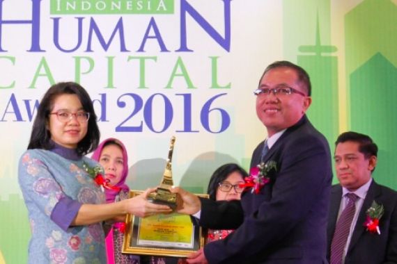 BCA Raih Indonesia Human Capital Award - JPNN.COM