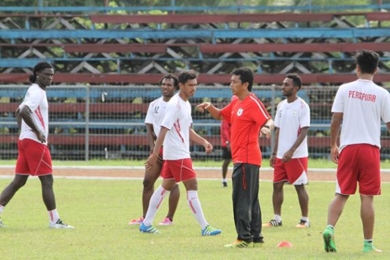 Jafri Sastra: Butuh Kesabaran Menangani Persipura - JPNN.COM