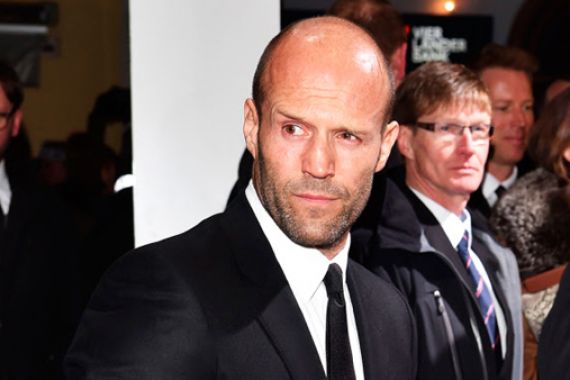 Ngeri! Jason Statham Bakal Duel dengan Hiu Raksasa - JPNN.COM