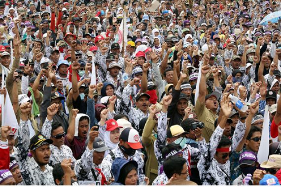 Honorer K2 Laporkan Anak Buah Pak Jokowi ke DPR - JPNN.COM
