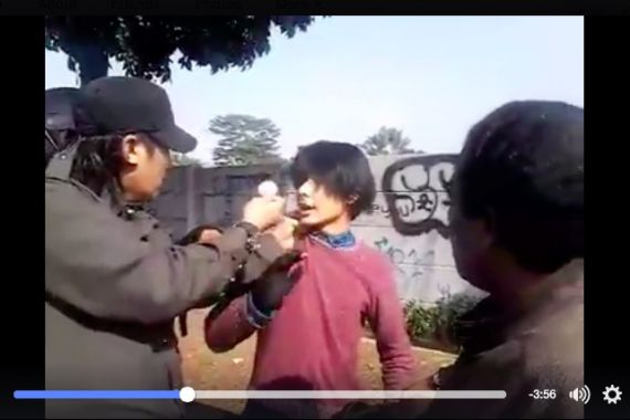 HEBOH, Beredar Video Pemuda Pakai Pin PKI Dihajar LSM KPK - JPNN.COM