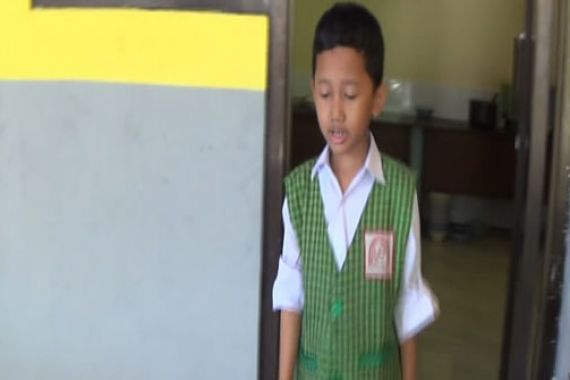 Kasihan, Siswa Pintar ini Dilarang Ikut Ujian Sekolah - JPNN.COM