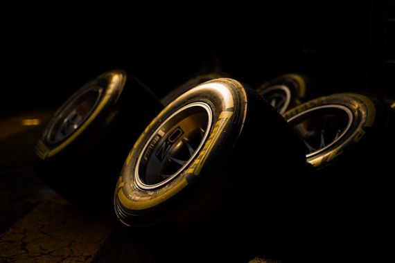 FIA Beri Lampu Hijau buat Pirelli, tapi Cuma 25 Hari - JPNN.COM