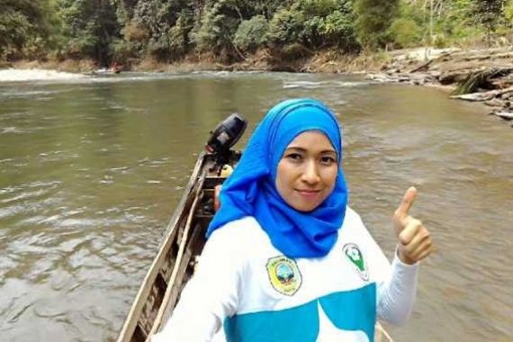 Pengabdian Dokter Monalisa, Pernah Terpeselet dan Jatuh ke Sungai - JPNN.COM