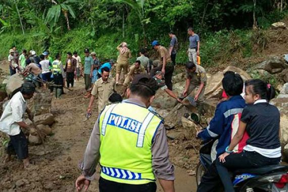 Status Longsor di Bandung Barat Segera Naik Jadi Tanggap Darurat - JPNN.COM