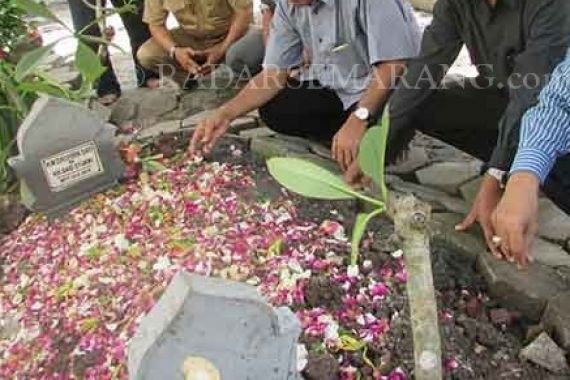 Duduk di Becak tak Berkedip, Ternyata...Innalillahi - JPNN.COM