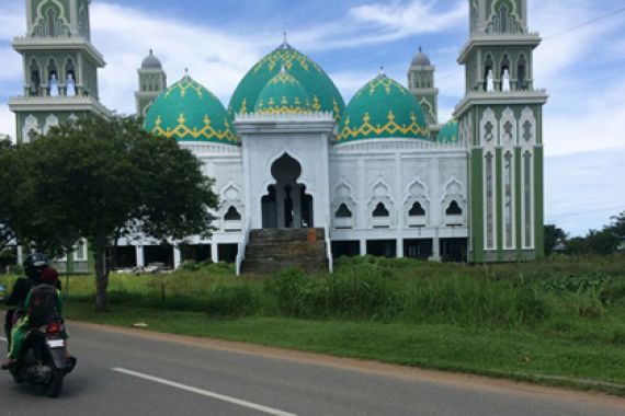 Dana Pembangunan Masjid Tercantik di Indonesia Dikorupsi - JPNN.COM