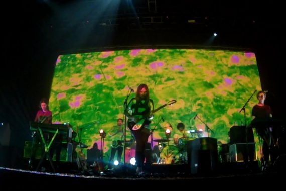 KEREN! Tame Impala Bius Jakarta Selama Dua Jam - JPNN.COM