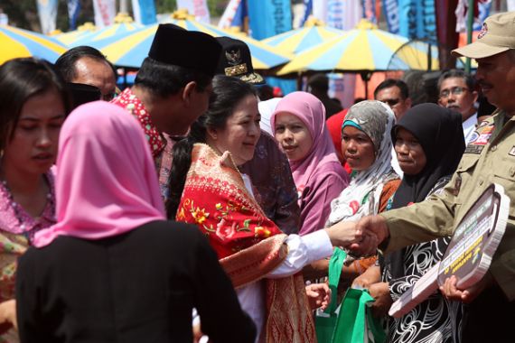 Resmikan Pasar Sarilamak, Puan Maharani Terharu - JPNN.COM