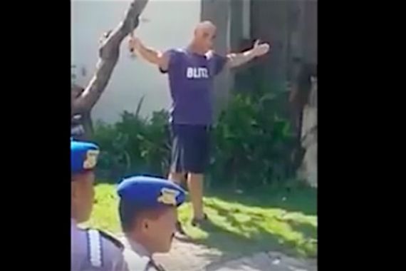 Dor, Polisi di Bali Lumpuhkan Bule Bekas Petarung MMA - JPNN.COM