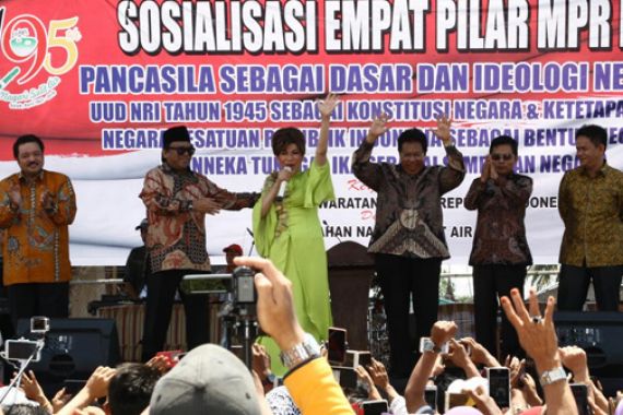 Ribuan Warga Diajak Memperkokoh Empat Pilar Kebangsaan - JPNN.COM