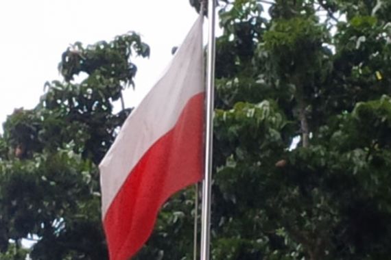 Bendera Terbalik saat Upacara Hardiknas - JPNN.COM