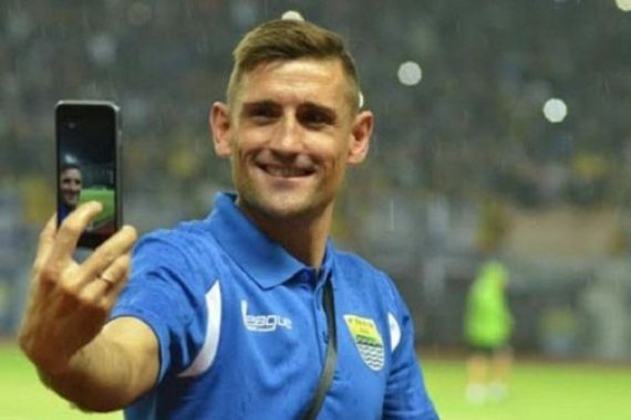 Kurangi Agresifitas, Ini Perkiraan Susunan Pemain Persib - JPNN.COM