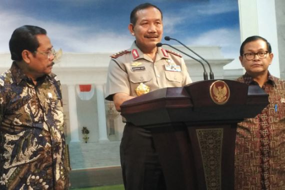 Jokowi Minta TNI-Polri Sikat Semua yang Pakai Atribut PKI - JPNN.COM