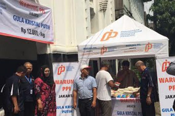 Gelar Pasar Murah, Booth PPI Ramai Dikunjungi Warga Cirebon - JPNN.COM