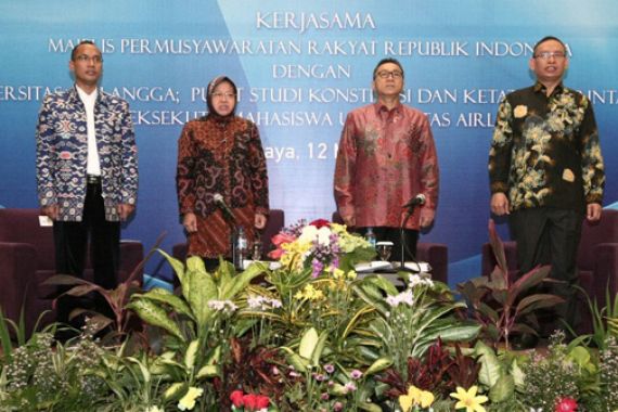 Bareng Bu Risma, Zulkifli Bicara Cinta Kasih di Kampus Ternama Jatim - JPNN.COM