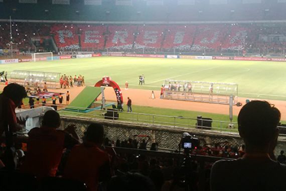 Lihat Ni..Ribuan Jakmania Kompak Tampilkan Koreografi Unik di SUGBK - JPNN.COM