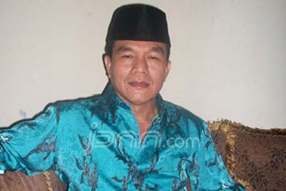 Tiba di Halim, Didampingi BNN, Pak Bupati Cuma Senyum-senyum - JPNN.COM