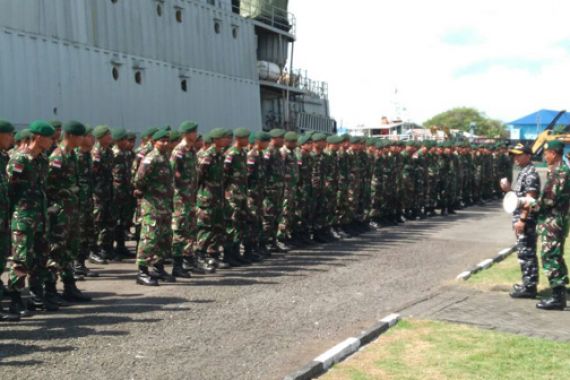 KRI yang Membawa Pasukan Siliwangi Akhirnya Tiba di Makassar, Selanjutnya... - JPNN.COM