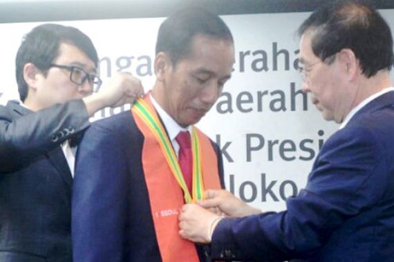 Selamat! Jokowi jadi Warga Kehormatan Kota Seoul - JPNN.COM