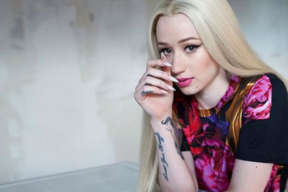 Si Seksi Iggy Tiba-tiba Tunda Album Baru - JPNN.COM