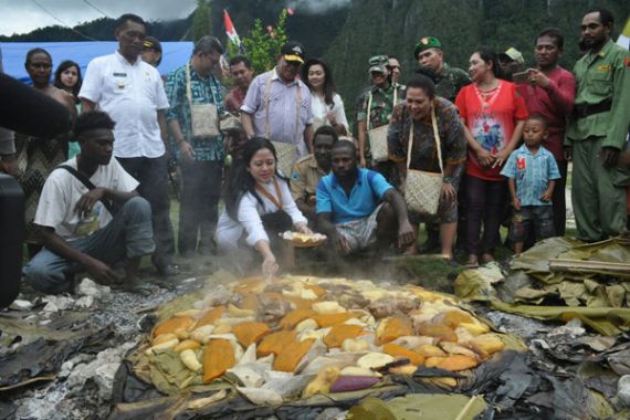 Di Balik Kunjungan Romantis Puan Maharani ke Papua Barat - JPNN.COM
