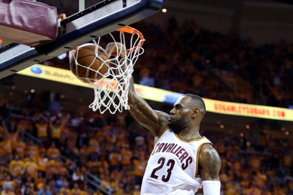 Triple Double James Antar Cavaliers Catat Sejarah NBA - JPNN.COM