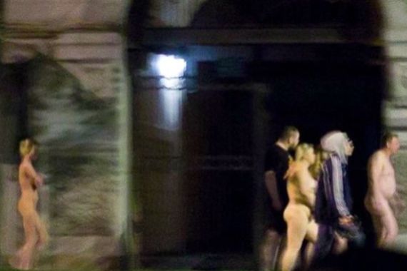 HEBOH: 11 Pasangan Mesum Diarak di Jalanan Tanpa Busana, Nih Videonya! - JPNN.COM
