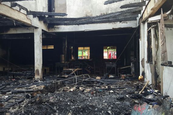 Sedih! Tragis! 18 Siswi SD Terbakar di Asrama - JPNN.COM