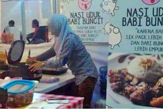 HEBOH, Foto Perempuan Berjilbab Jualan Nasi Babi jadi Viral - JPNN.COM