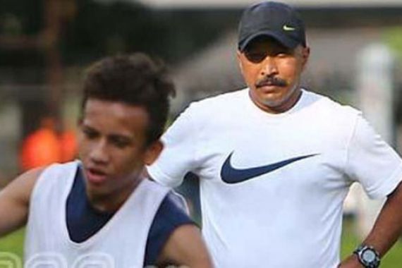 Ditunjuk jadi Pelatih Timnas U-19, Reaksi Fachri Husaini Seperti Ini - JPNN.COM