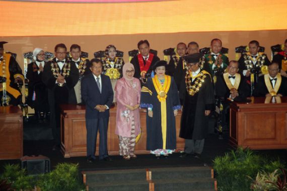 Terima Gelar DHC Unpad, Megawati Ingat Bung Karno dan Menterinya - JPNN.COM