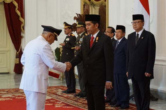 Lantik Gubernur Baru, Jokowi: Jangan Kerja di Belakang Meja - JPNN.COM