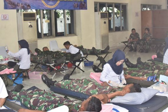 Prajurit TNI AL Antusias Sumbangkan Darah, Lihat Fotonya - JPNN.COM