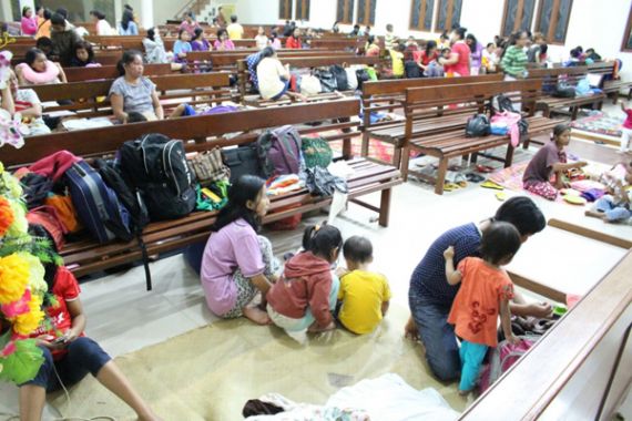 Bentrok di Timika, Puluhan Luka, Ratusan Warga Mengungsi ke Gereja - JPNN.COM