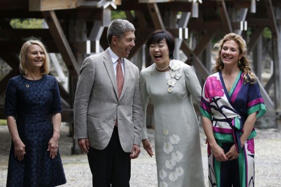 Lihat, Suami Kanselir Jerman Happy jadi Cowok Sendiri - JPNN.COM