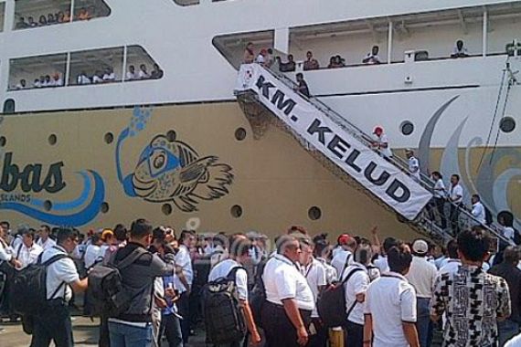 Bersandar di Tj Priok, Kapal Ternak Pelni Bawa 450 Ekor Sapi - JPNN.COM