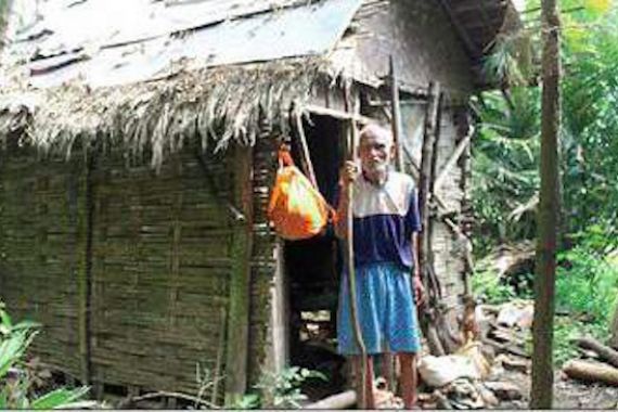 Kisah Mengharukan Mbah Sulton, 12 Tahun Hidup Sendiri di Hutan karena... - JPNN.COM