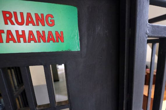 Lihat Celana Dalam Wanita Dijemur, Herman Kalap - JPNN.COM