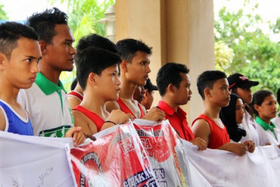 Waduh, Para Atlet Ini Demo Desak Pencairan Dana PON - JPNN.COM