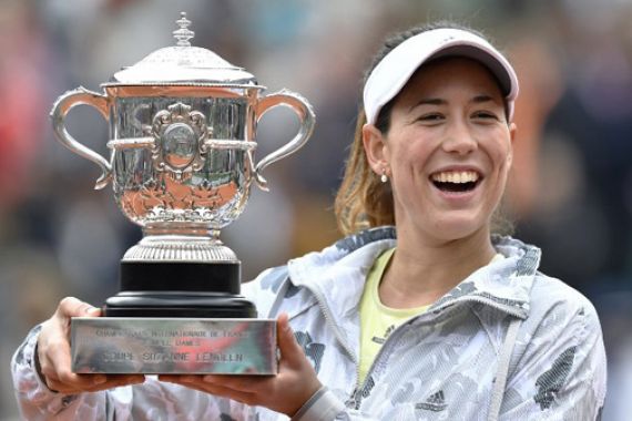 Kalahkan Serena, Muguruza Juara Roland Garros 2016 - JPNN.COM